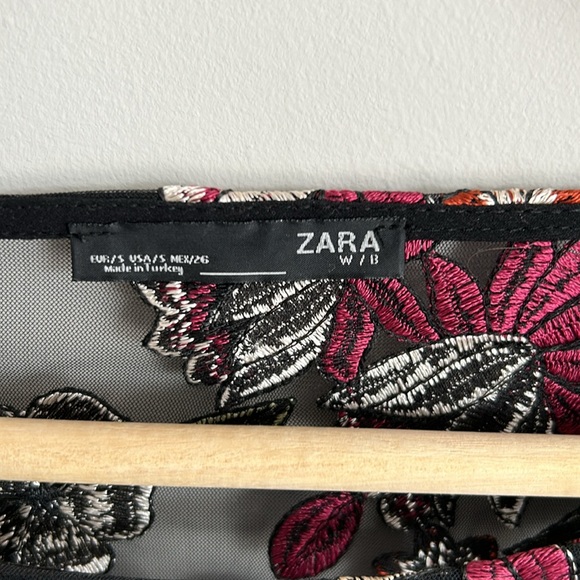 Sheer mini dress with embroidered flowers - Picture 3 of 5